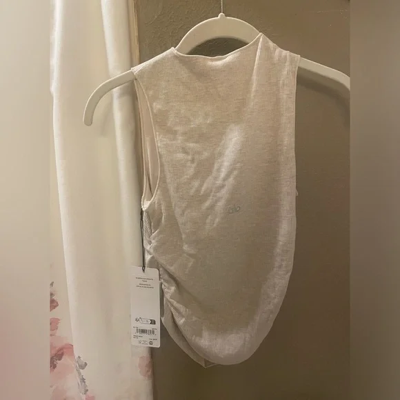 ALO Yoga Ribbed En Pointe Tank Limited: Oatmeal Heather XS NWT - Picture 7 of 7